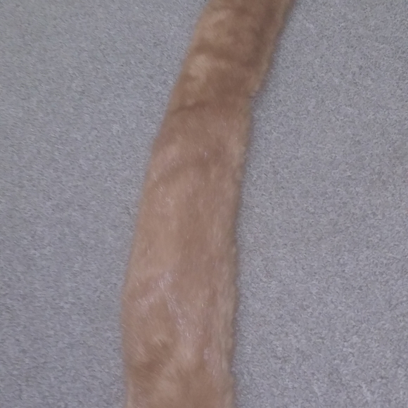 NIB Mink Fur Hat & 2 Fur Scarves - Picture 10 of 16